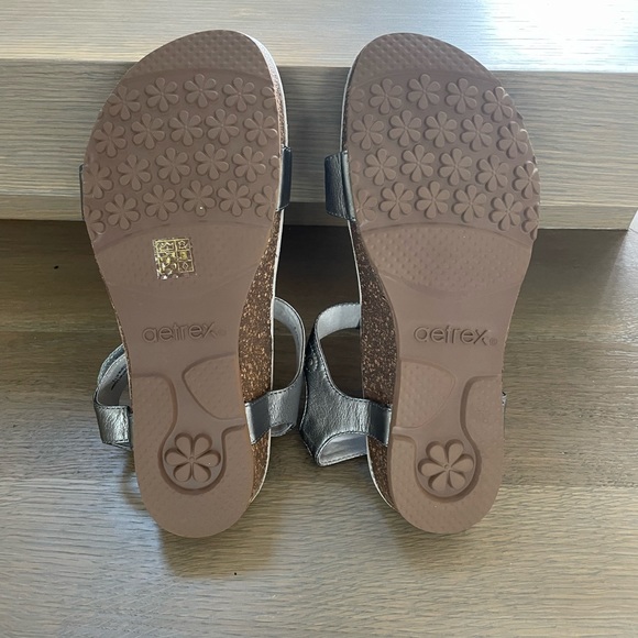 Aetrex Lori Adjustable Quarter Strap, Pewter, Size 9.5 - Picture 3 of 5